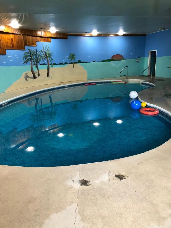 Florenceville Inn, Restaurant & Pool Exterior photo