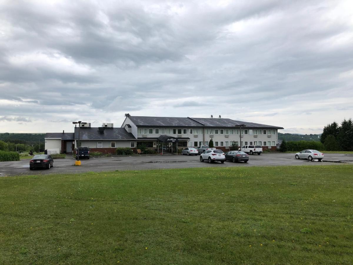 Florenceville Inn, Restaurant & Pool Exterior photo