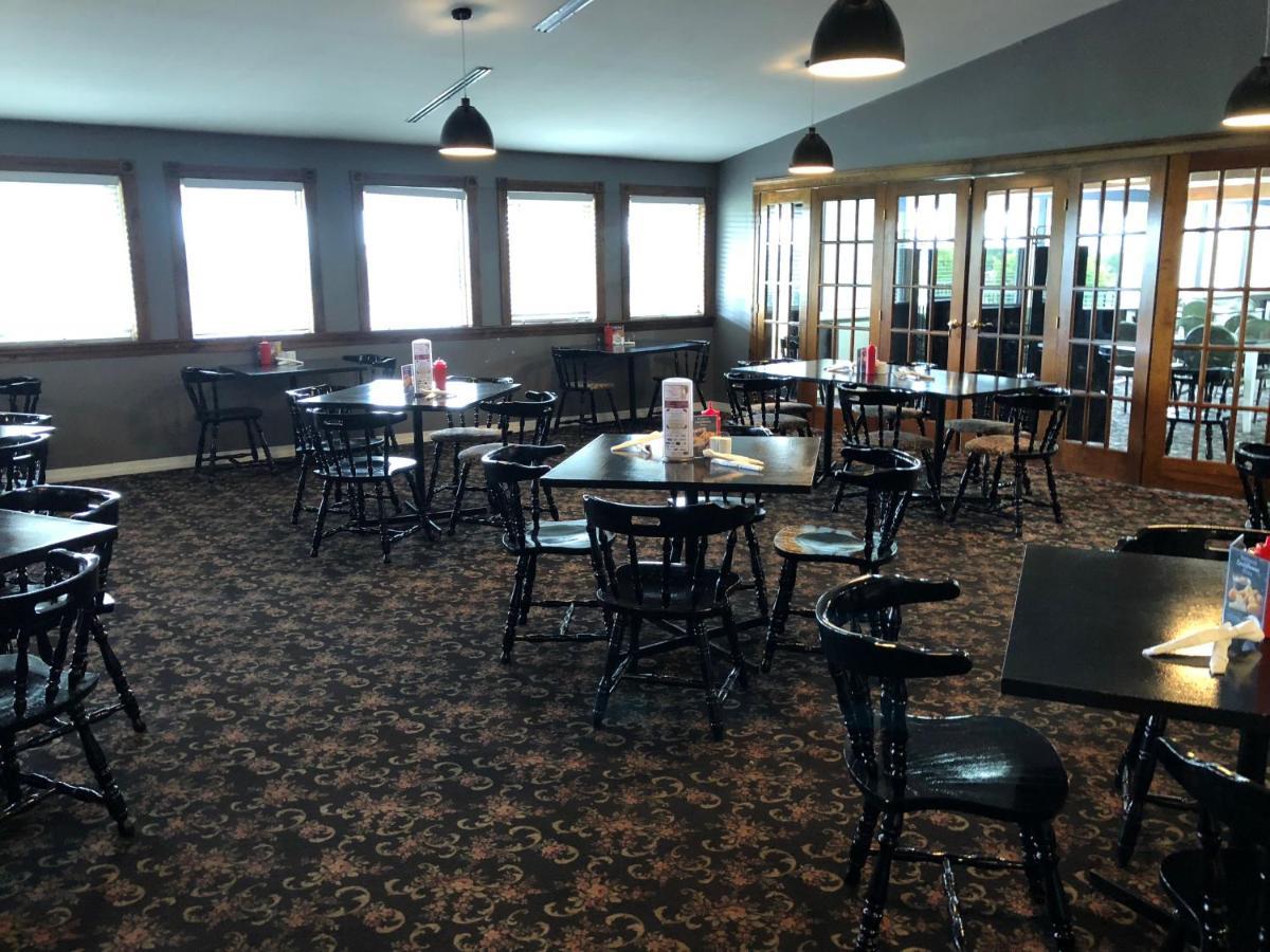 Florenceville Inn, Restaurant & Pool Exterior photo