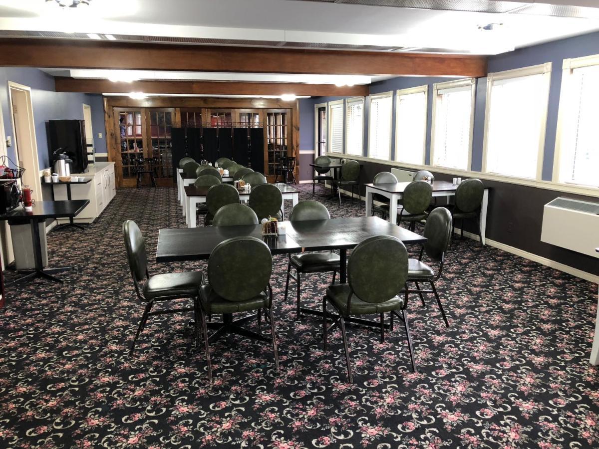 Florenceville Inn, Restaurant & Pool Exterior photo
