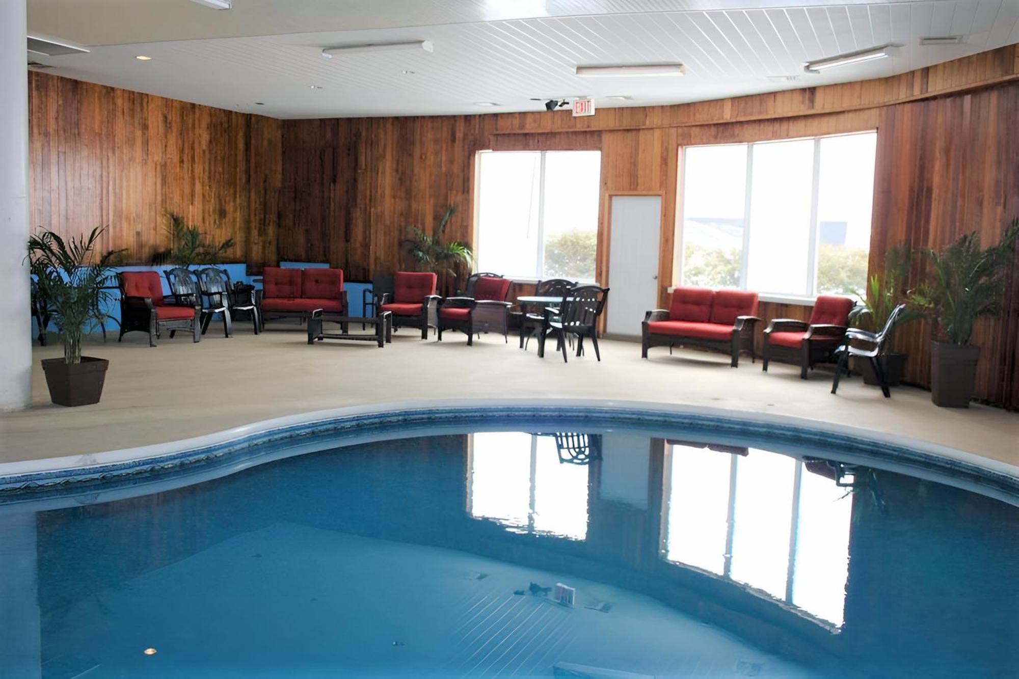 Florenceville Inn, Restaurant & Pool Exterior photo
