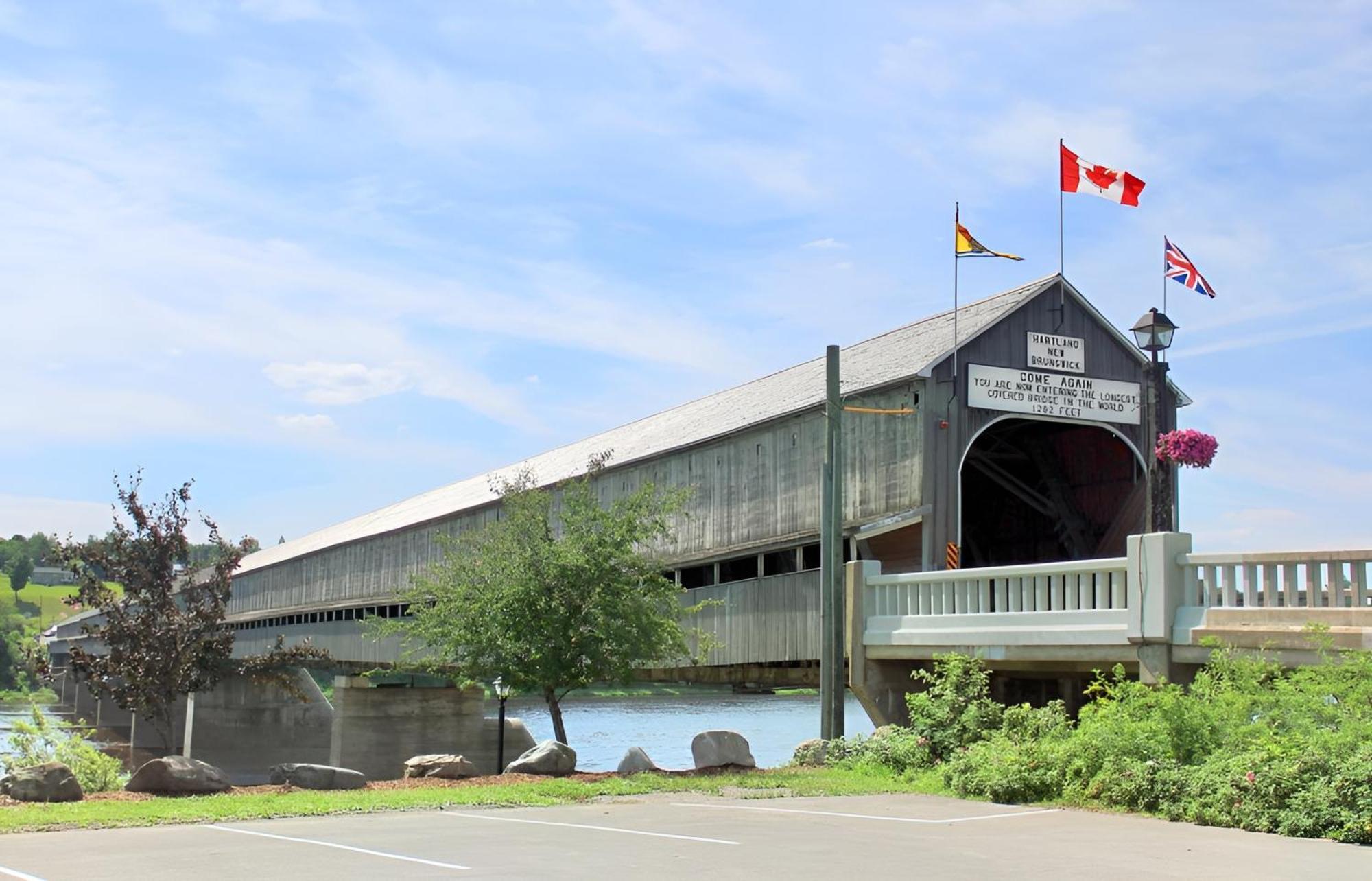 Florenceville Inn, Restaurant & Pool Exterior photo